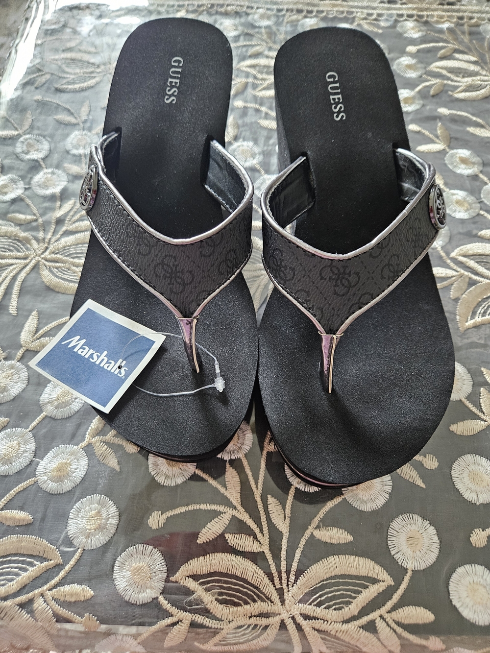 GUESS Women's Black Logo Thong Sandals
